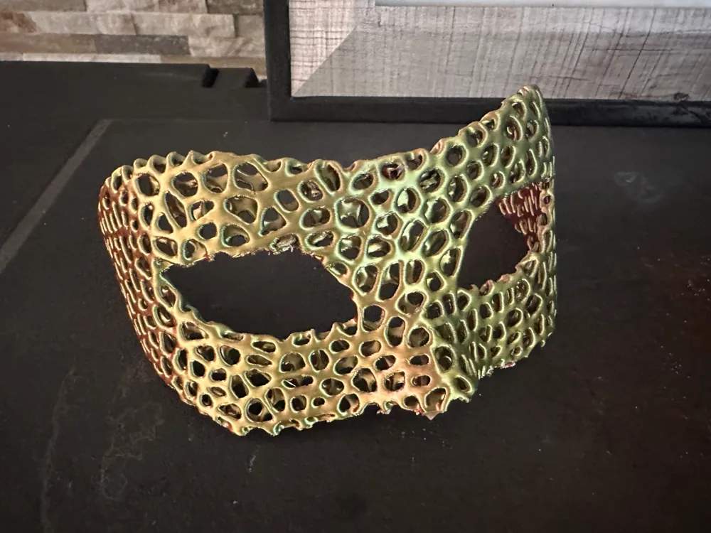 Simple Venetian Voronoi Mask, photo 4 of 4 - Simple Venetian Voronoi Mask Props & Cosplay