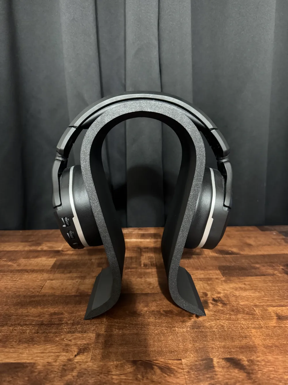 Simplistic Headphone Stand, photo 2 of 4 - Simplistic Headphone Stand Household