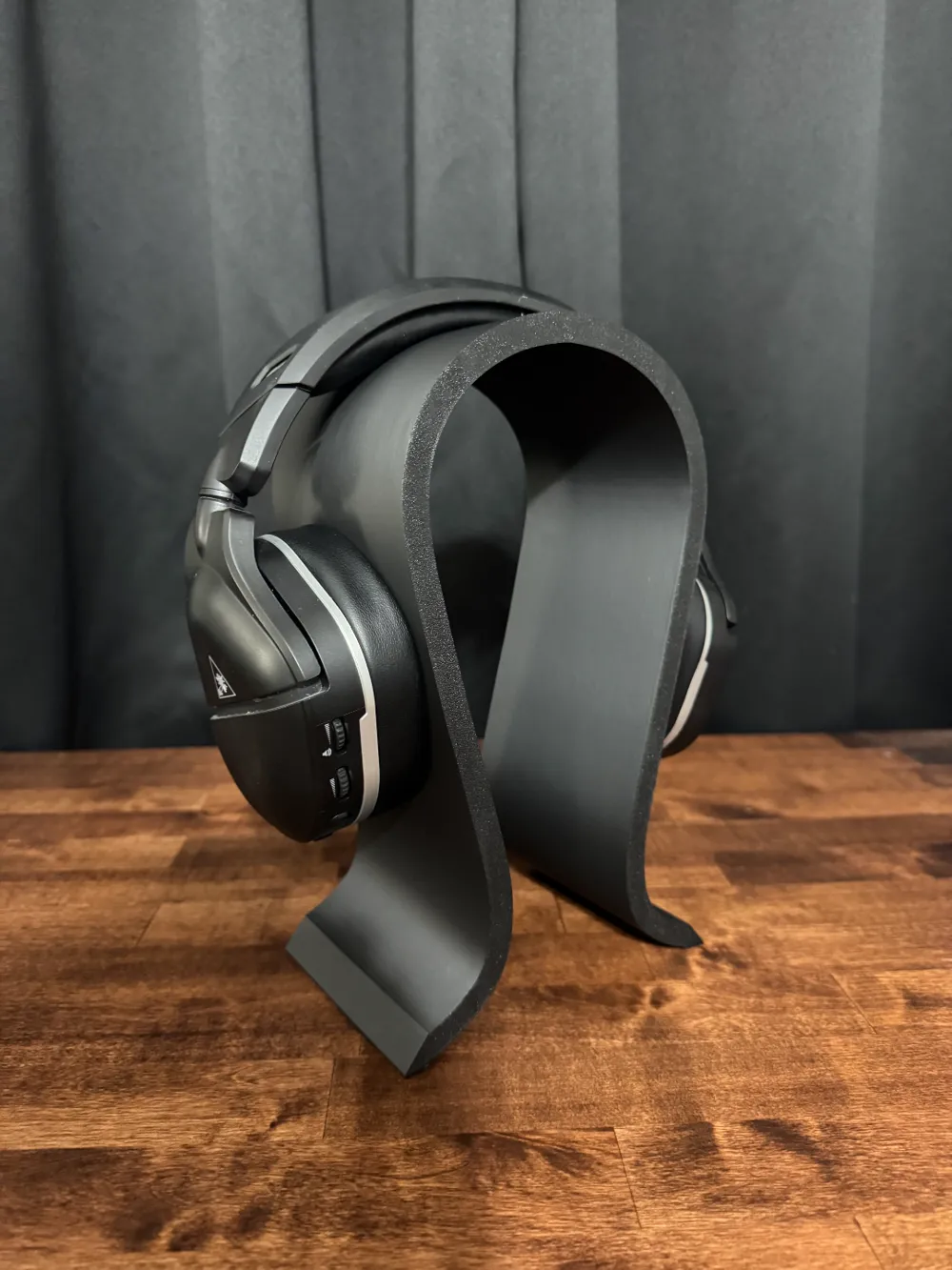Simplistic Headphone Stand, photo 4 of 4 - Simplistic Headphone Stand Household