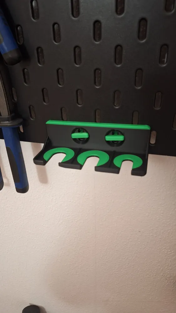 Skadis Crowbar / Prybar holder t-clip, photo 3 of 4 - Skadis Crowbar / Prybar holder t-clip Tools