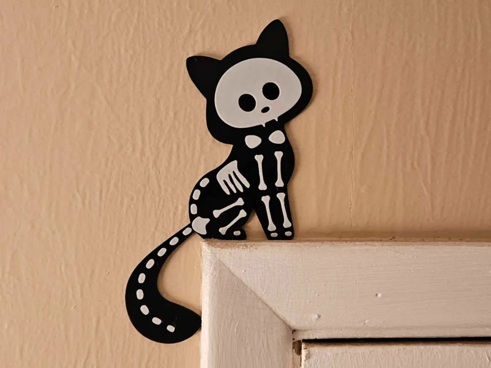 Skeleton Cat Door Topper