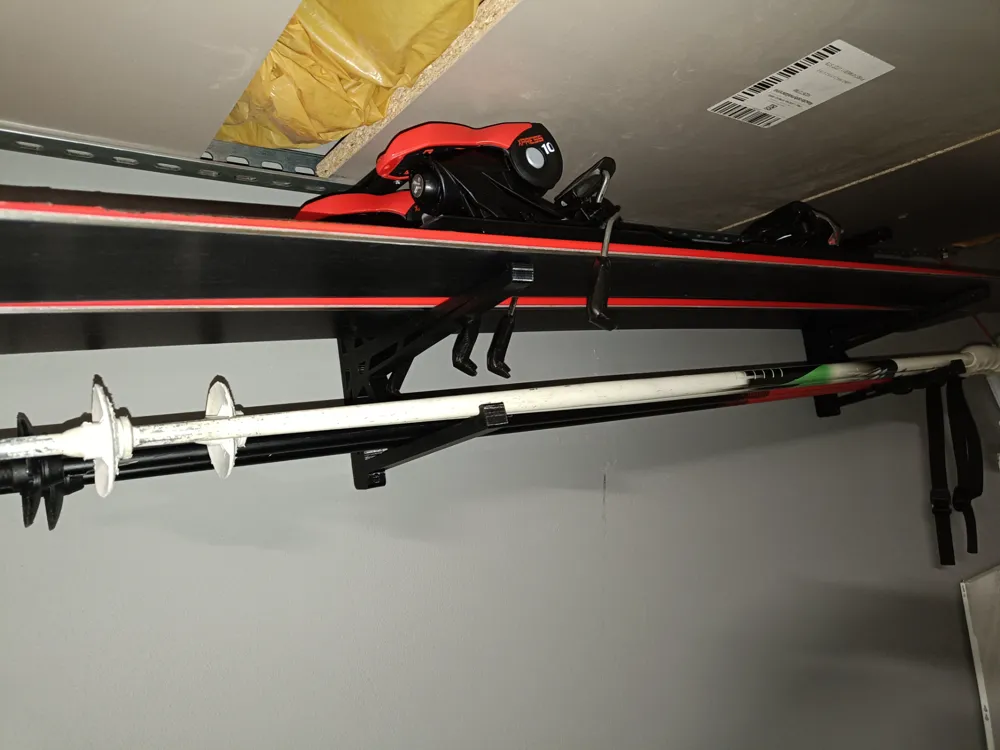 SKI HOLDER - WALL CEILING, photo 2 of 4 - SKI HOLDER - WALL CEILING Hobby & DIY
