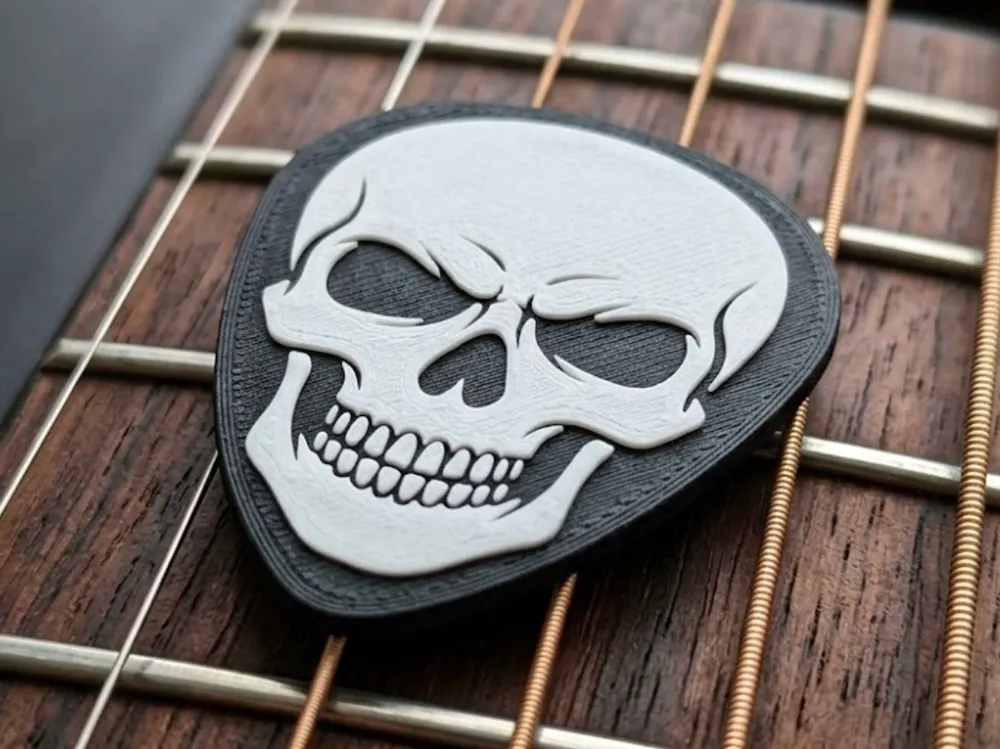 Skull Pick: Bold Dual-Color Guitar Pick