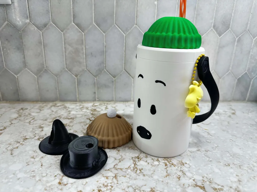 Snoopy Drink Coozie with 5 straw charm hats, photo 3 of 4 - Snoopy Drink Coozie with 5 straw charm hats Jewellery & Accessories