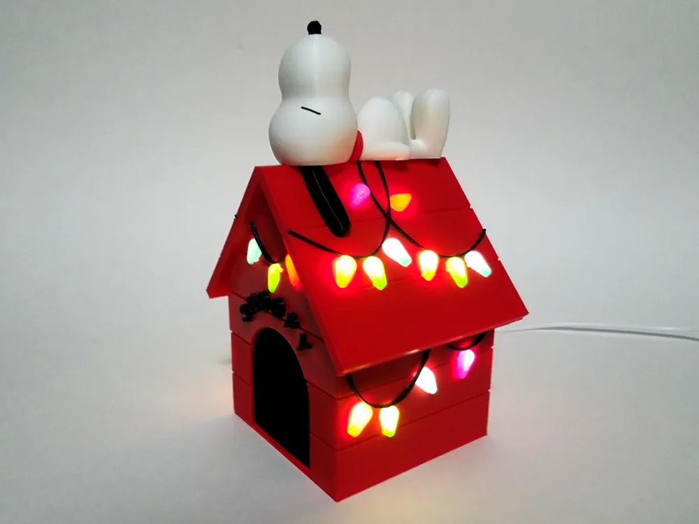 Snoopy Light Up Christmas Dog House, photo 3 of 4 - Snoopy Light Up Christmas Dog House Pets