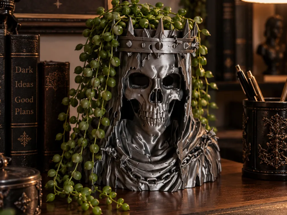 Spiked Skull Planter - Gothic skull planter, photo 4 of 4 - Spiked Skull Planter - Gothic skull planter Household