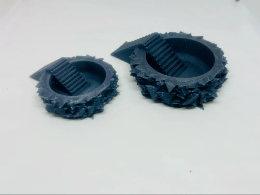 Spiky feeding bowl with stairs for isopods & bugs - Feeding Dishes & Insect Keepers, in stock