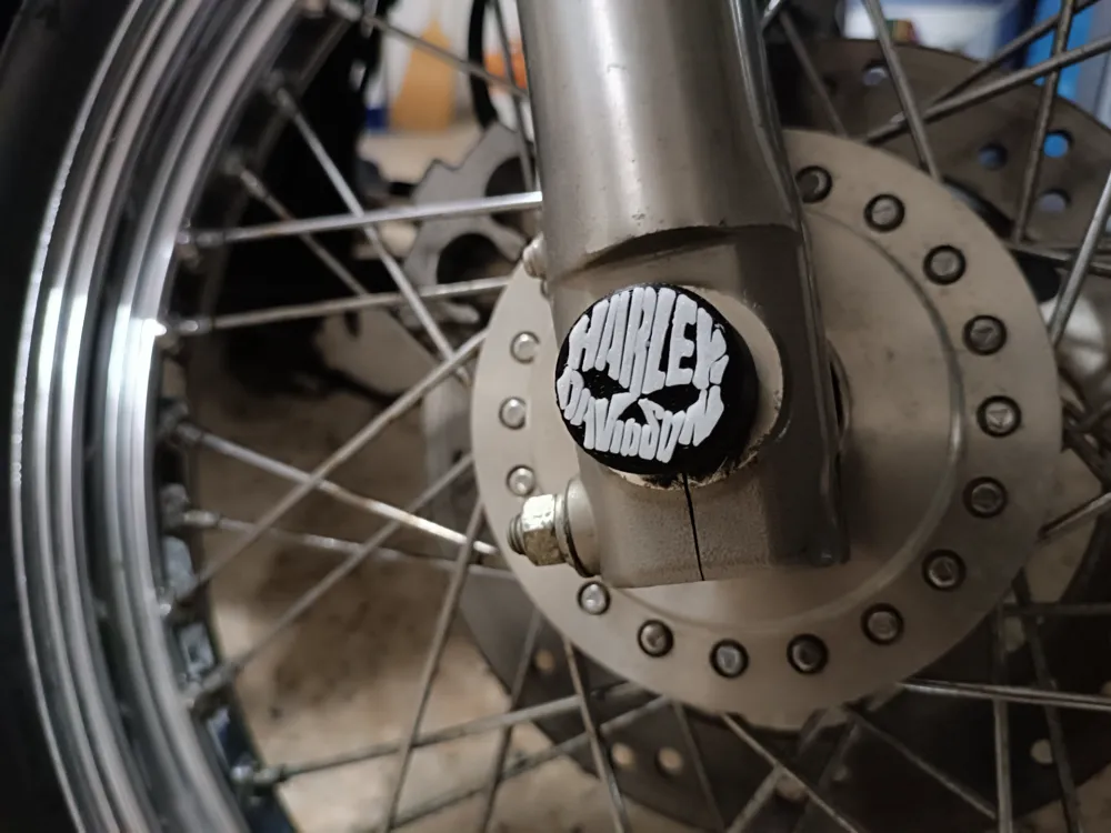 Sportster 883 Harley Davidson front nut cover