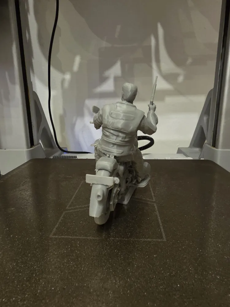 T-800 Cyberdyne Systems Model 101 on Motorcycle, photo 3 of 4 - T-800 Cyberdyne Systems Model 101 on Motorcycle Miniatures