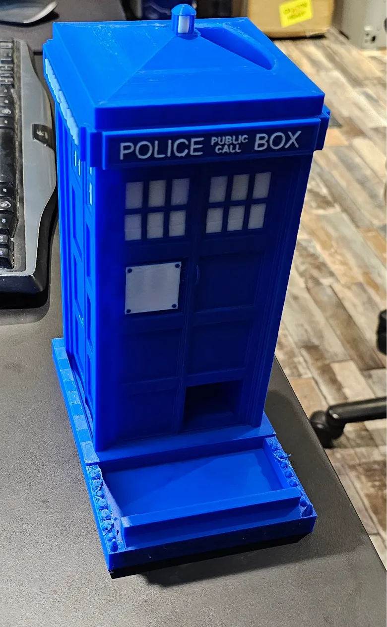 Tardis DIce Tray w/ tray ( supported mine is ), photo 2 of 3 - Tardis DIce Tray w/ tray ( supported mine is ) Toys & Games