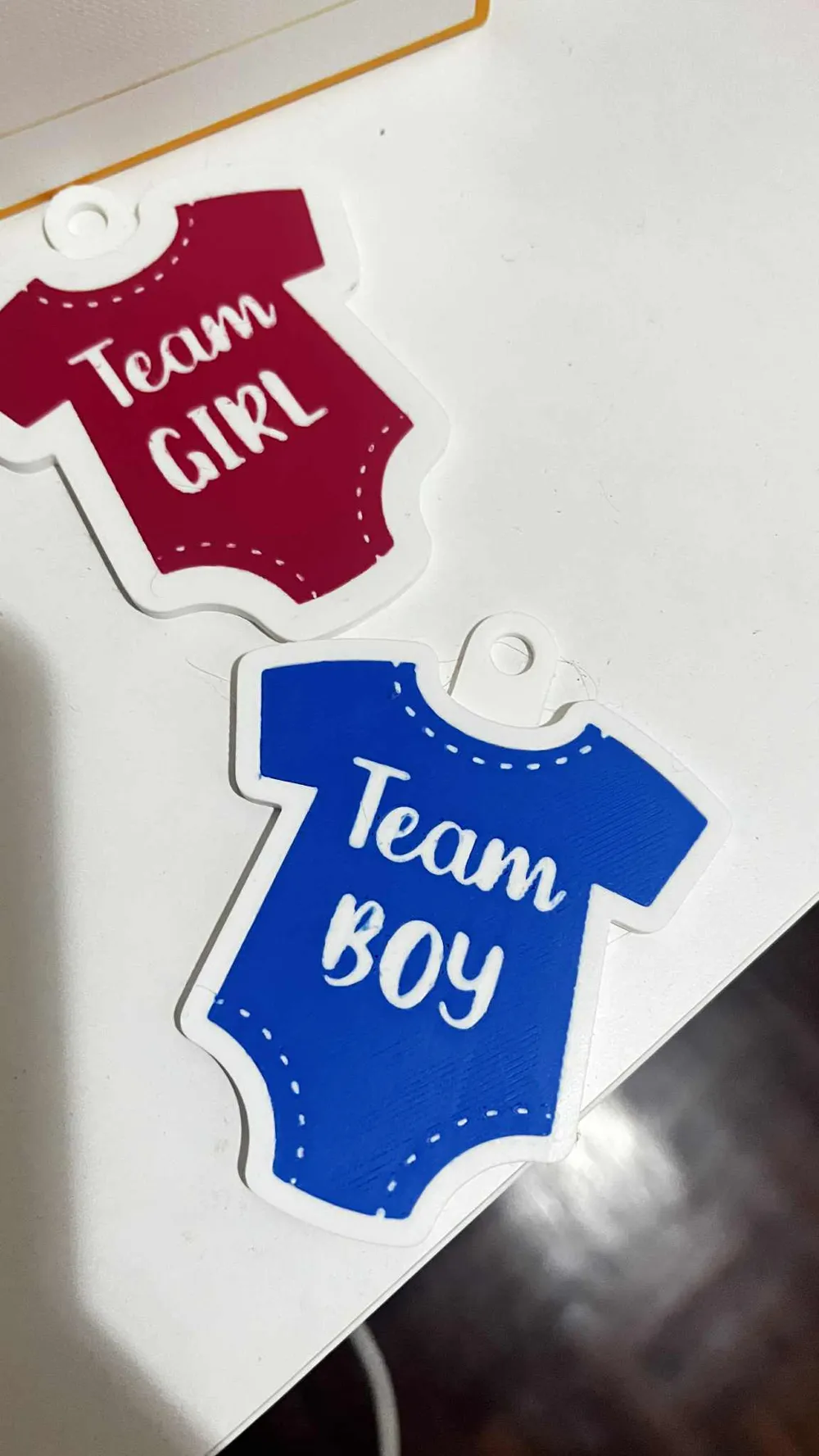 Team Boy Baby Body, Enfeite Perfeito para Festas, photo 3 of 4 - Sports & Team Keychains, baby shower