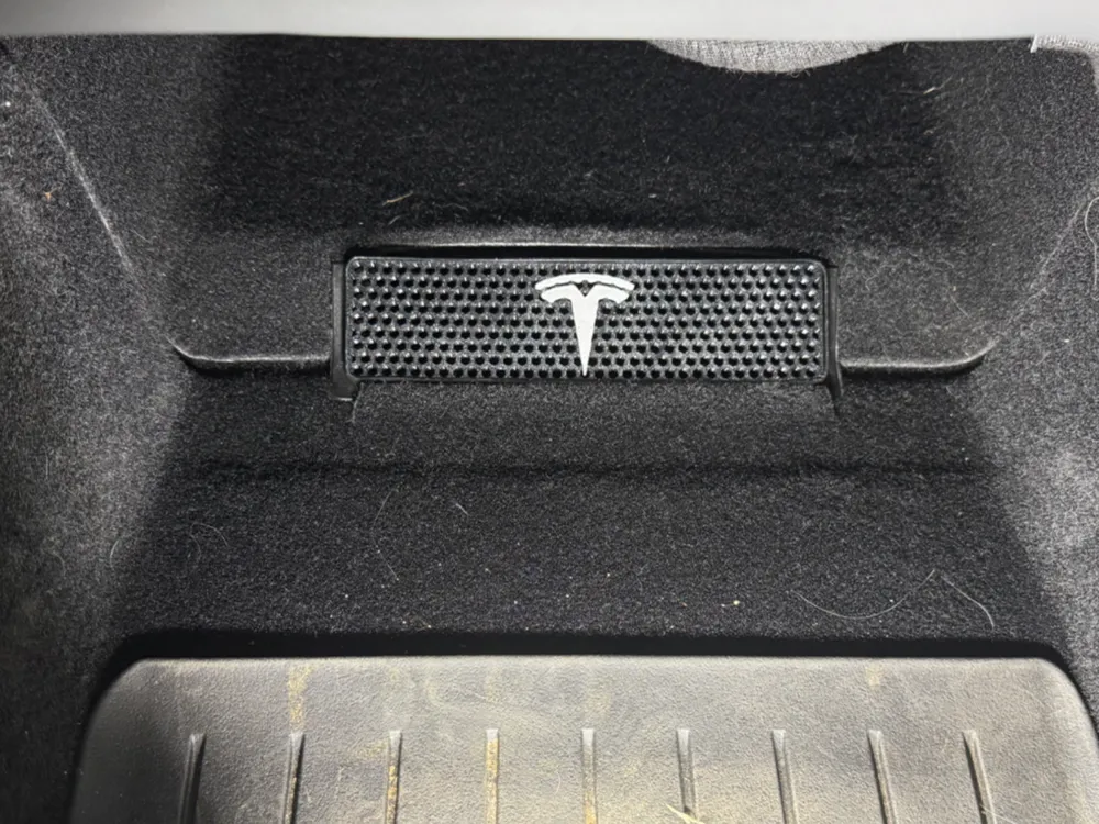 Tesla model Y vent grille