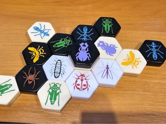 The Hive - base game and dlc's Rój - board game, another view - Classic Board Games & Game Sets, rojo
