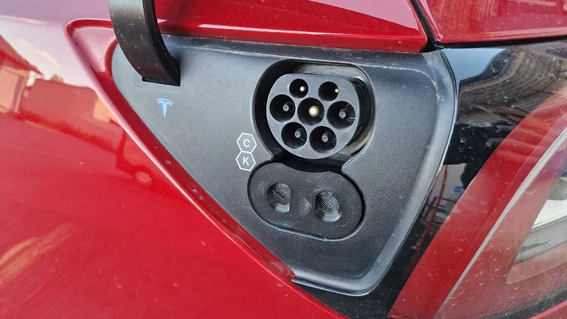The ultimate CCS dust cover for Tesla Model 3 & Y, photo 2 of 4 - The ultimate CCS dust cover for Tesla Model 3 & Y Hobby & DIY