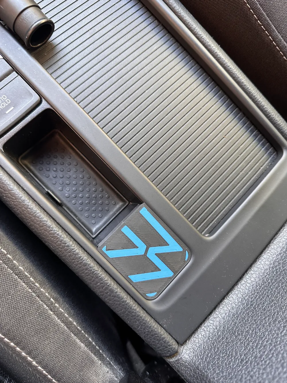 VW GOLF MK7 12V CAP, photo 4 of 4 - Golf Accessories, logo