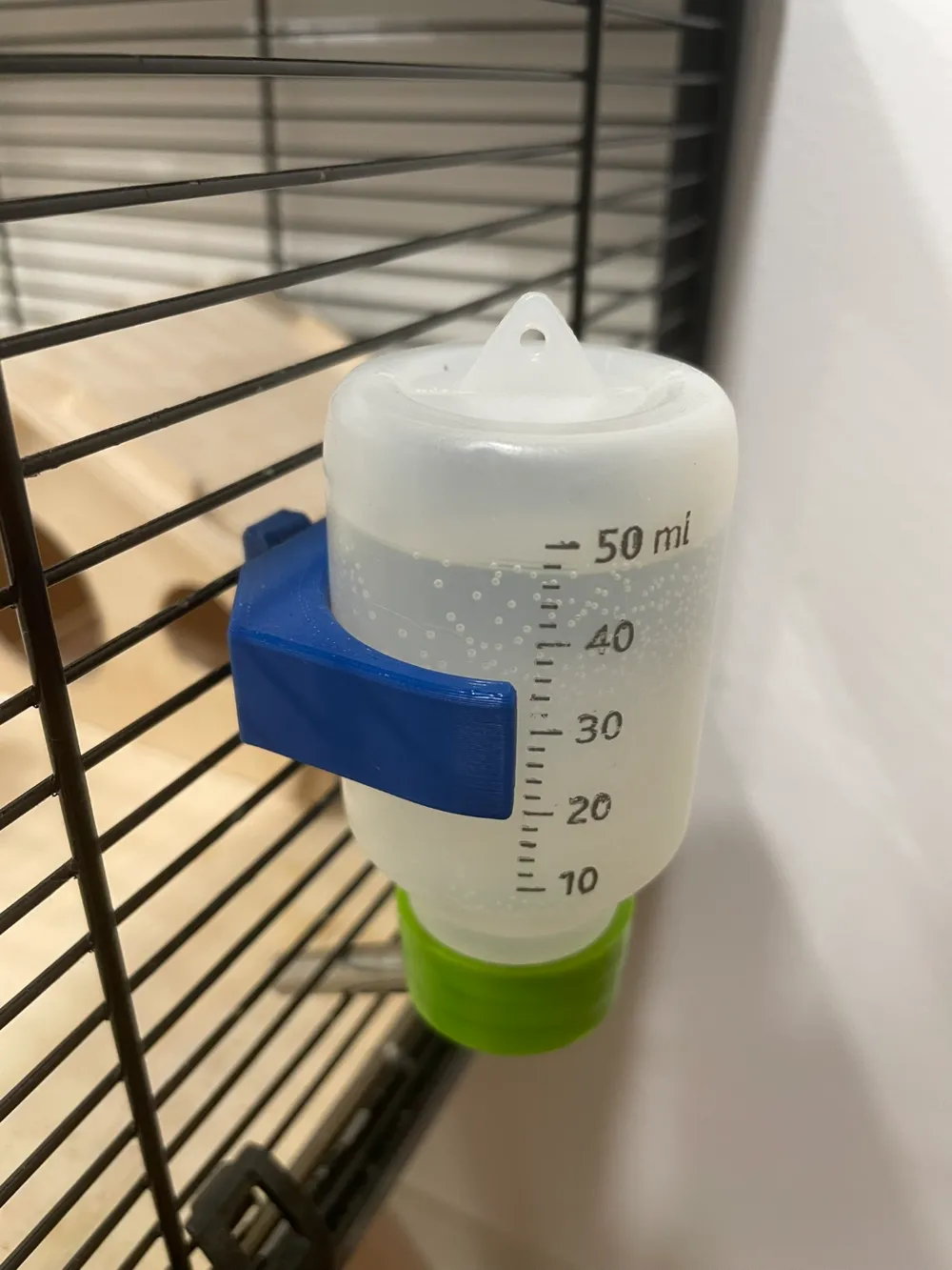 Water holder for hamster cage
