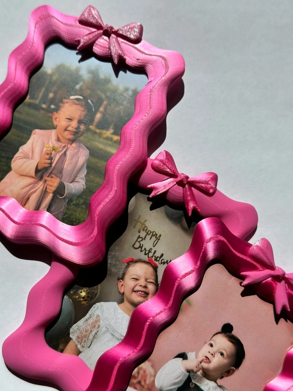 Wavy Bow Photo Frame, Instax Mini Fridge Magnet, photo 3 of 4 - Wavy Bow Photo Frame, Instax Mini Fridge Magnet Household