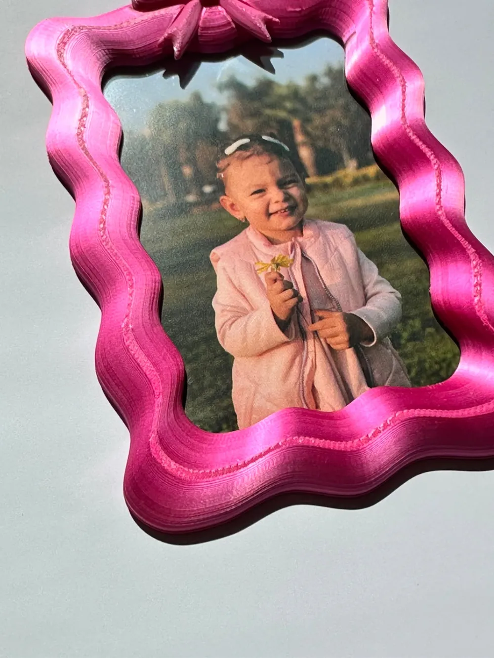 Wavy Bow Photo Frame, Instax Mini Fridge Magnet, photo 4 of 4 - Wavy Bow Photo Frame, Instax Mini Fridge Magnet Household