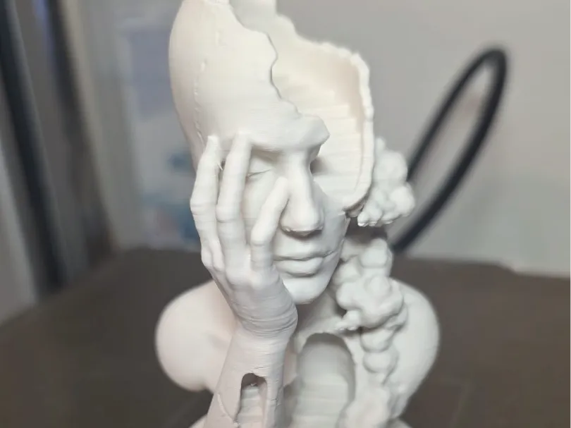 Skurrile Skulpture - Showpieces & Sculptures, in stock