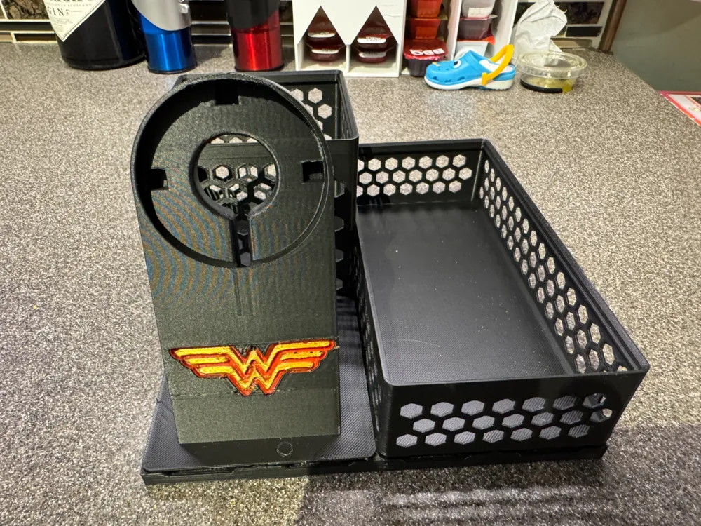 Wonder Woman Magsafe Gridfinity iPhone Charger, photo 2 of 4 - Wonder Woman Magsafe Gridfinity iPhone Charger Tools
