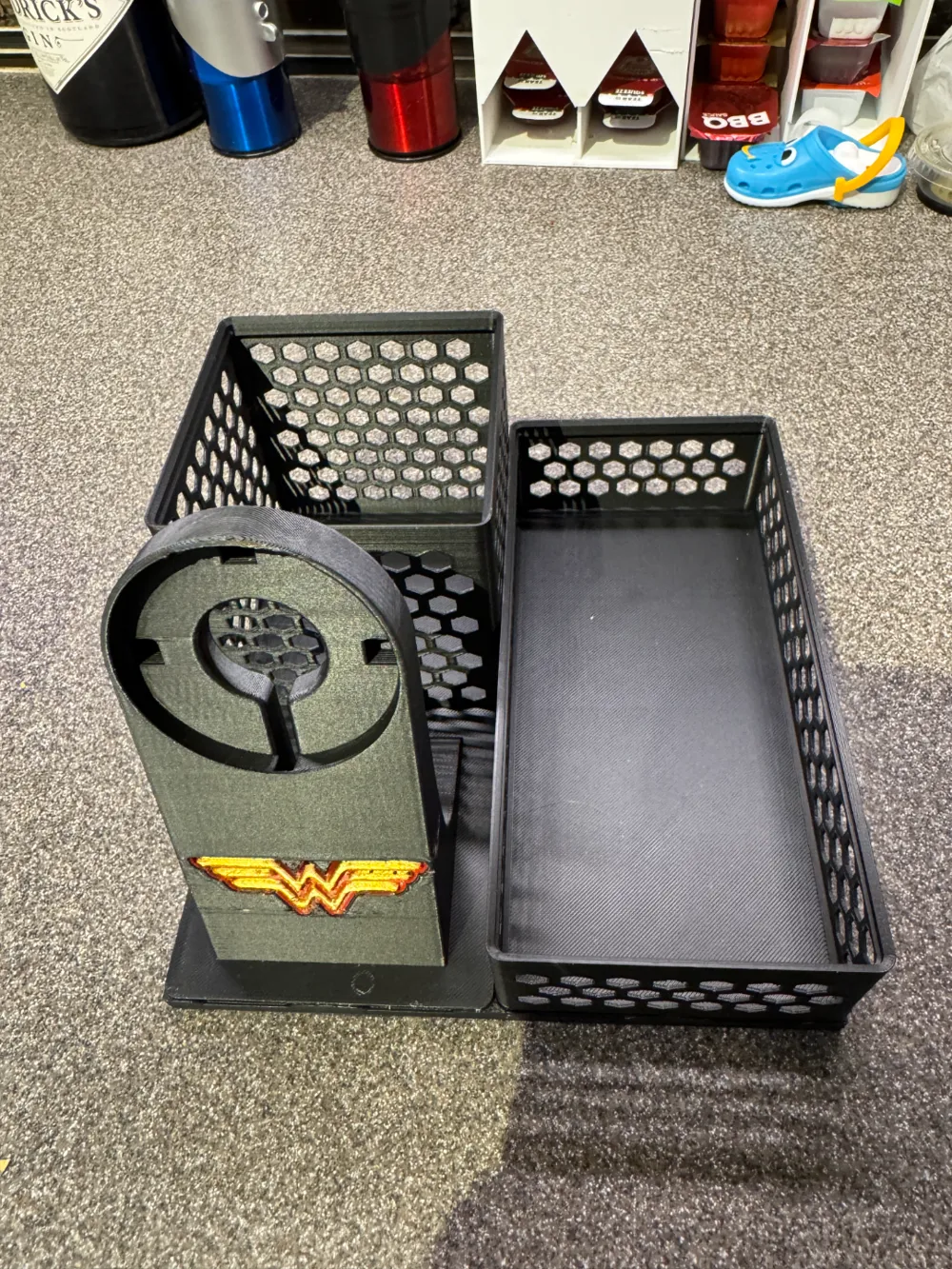 Wonder Woman Magsafe Gridfinity iPhone Charger, photo 3 of 4 - Wonder Woman Magsafe Gridfinity iPhone Charger Tools