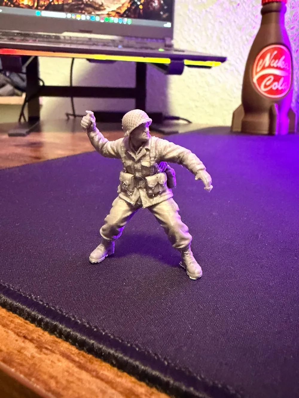 WW2 Soldat mit Granate 1:35, photo 2 of 4 - WW2 Soldat mit Granate 1:35 Models, RC & Drones