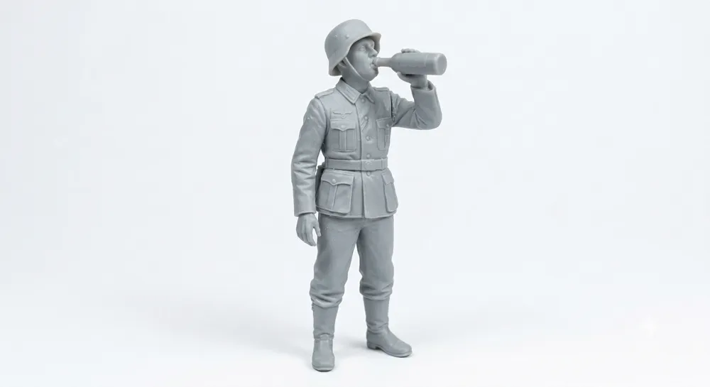 WWII Deutscher Soldat Mit Wein Flasche 1:35, photo 3 of 4 - WWII Deutscher Soldat Mit Wein Flasche 1:35 Miniatures