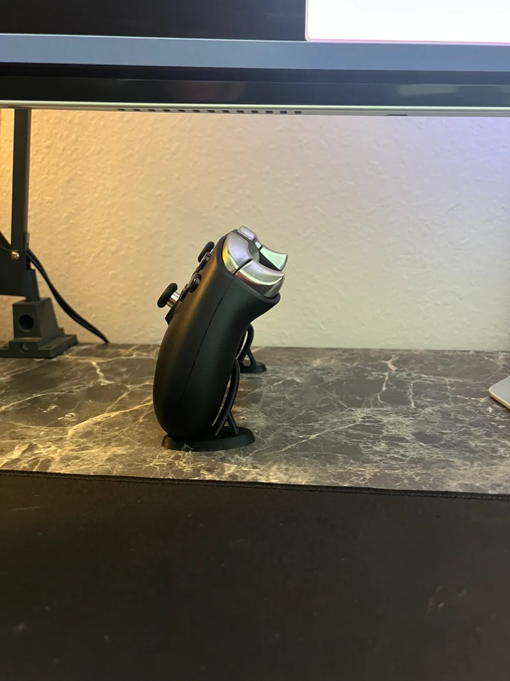 Xbox Stealth Controller Stand, photo 3 of 4 - Xbox Stealth Controller Stand Tools