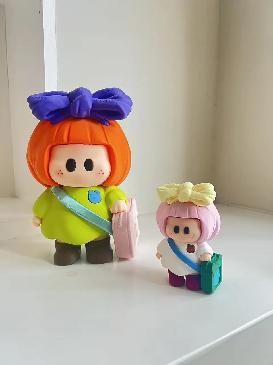 Yoyo with Crossbody Bag Figure, photo 3 of 4 - Spinning Tops & Classic Toys, doll